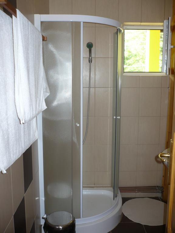 Pensiunea Tiuta Otel Corbeni Oda fotoğraf
